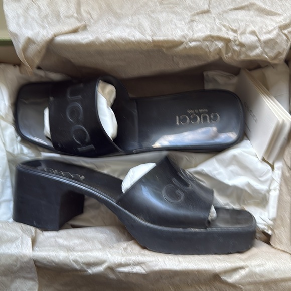 GUCCI WOMEN'S RUBBER SLIDE SANDAL BLACK - Picture 2 of 7